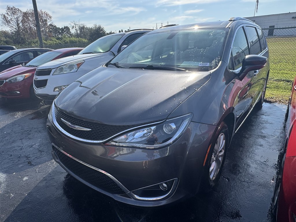 2018 Chrysler Pacifica Touring L's photo