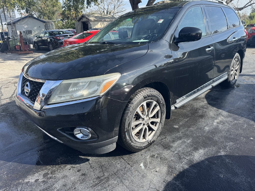 2015 Nissan Pathfinder SL's photo