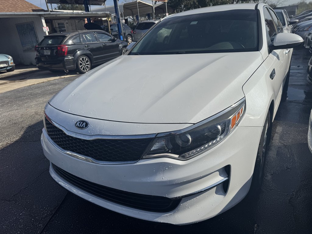 2017 Kia Optima EX's photo